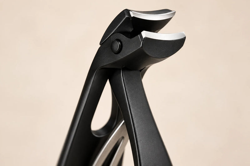 Close-up of the angled cutting head and open blades.